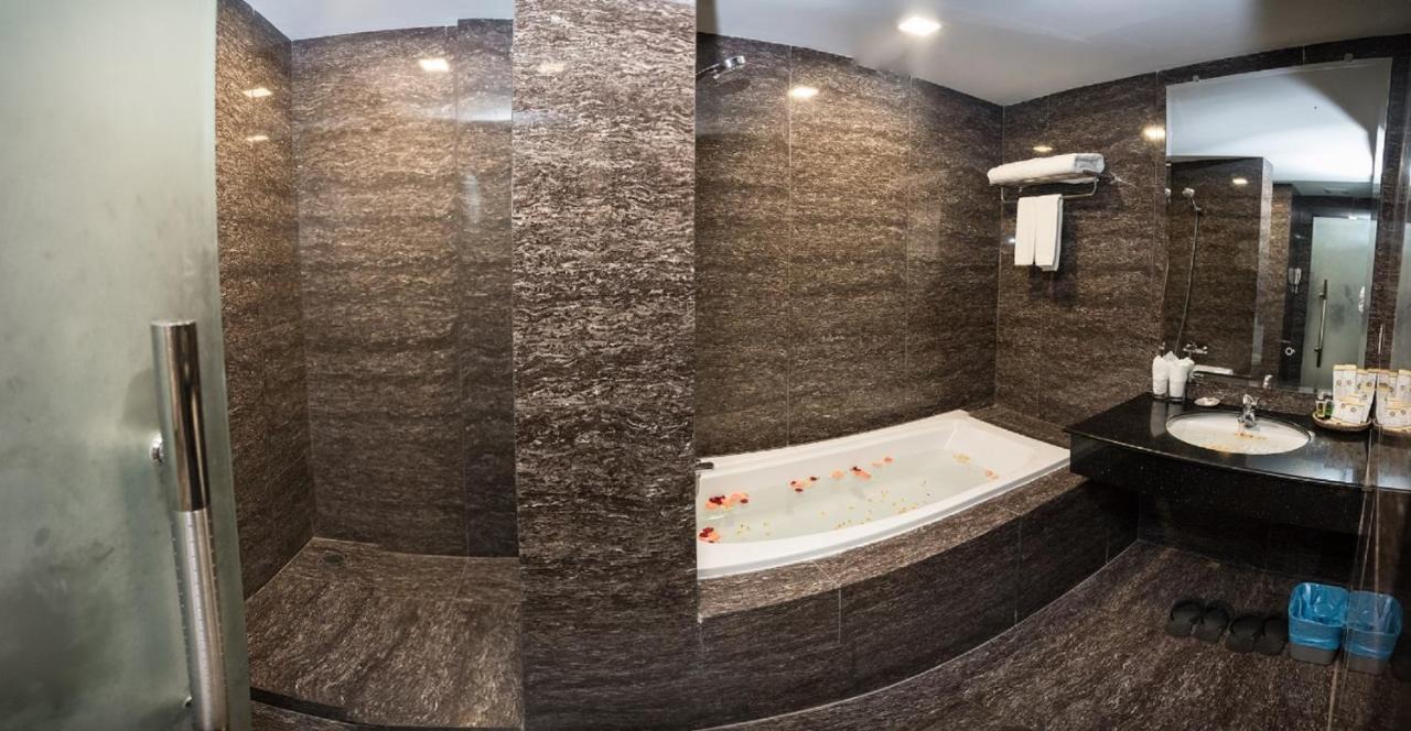 Elegant Hotel Pyi Thar Yar Yangon Dış mekan fotoğraf